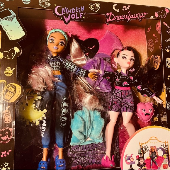 Monster high Clawdeen Wolf and Draculaura with bedroom set, new - Picture 4 of 4